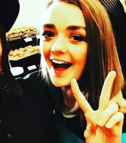 Norman Reedus și-a făcut un selfie cu Maisie Williams