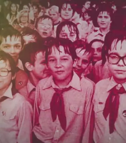 TVR 1 difuzează serialul documentar „Destine în paralel...”