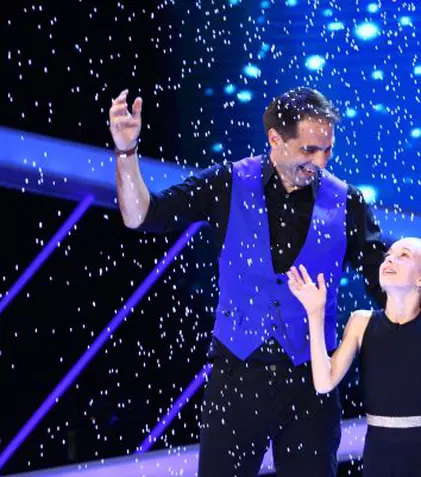 Crăciunul vine în septembrie, cu ninsoare, brad și colinde, la „Next Star”