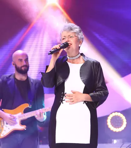 FOTO. Eva Kiss s-a întors în România să cânte la “Te cunosc de undeva!”