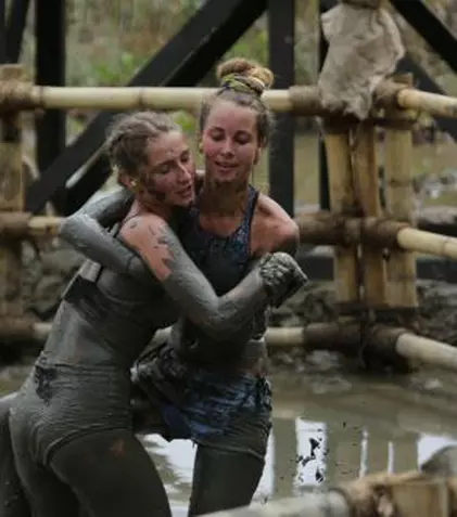 Foto. Concurenții de la „Supraviețuitorul” (ProTV) au parte de lupte în noroi