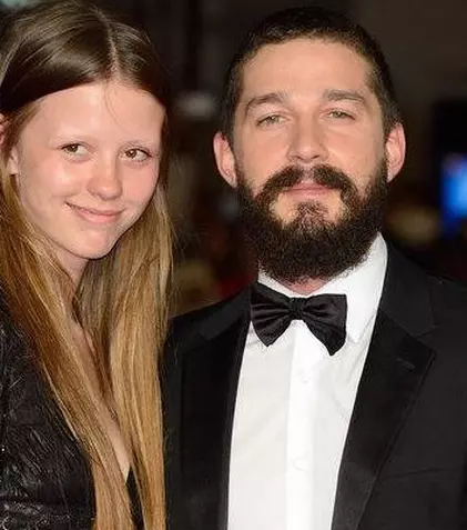 Elvis i-a căsătorit pe Shia LaBeouf şi Mia Goth, în Las Vegas