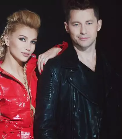 Akcent şi Lora au lansat videoclipul „Lasă-mă aşa”