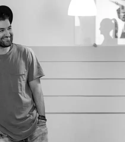 VIDEO. Smiley a lansat videoclipul piesei „Îndrăgostit (deși n-am vrut)”