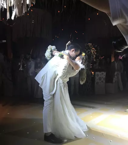 FOTO. Ce nuntă frumoasă au avut Claudia Alvarez şi Billy Rovzar!