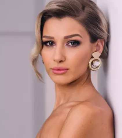 Alina Eremia a lansat videoclipul „Vorbe pe dos”