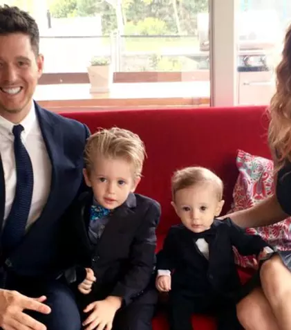 Fiul de trei ani al cântărețului Michael Buble a început chimioterapia. Ce șanse îi dau doctorii