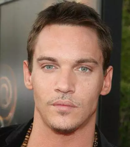 Jonathan Rhys Meyers („Dinastia Tudorilor”) va deveni tată. FOTO