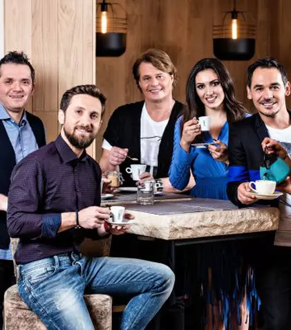FOTO. La mulţi ani, „’Neatza...”! Răzvan, Dani, Flavia și echipa, pe coperțile TVmania și TV Satelit