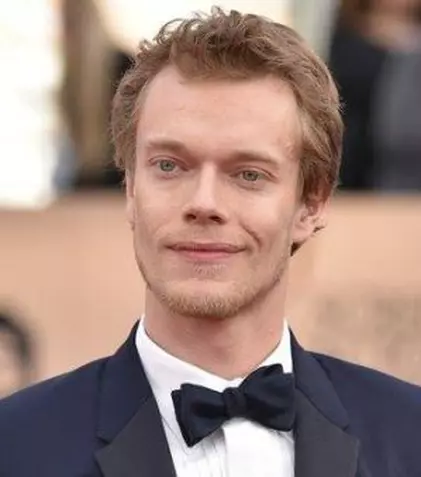 Alfie Allen, Theon Greyjoy din „Urzeala tronurilor”, se alătură distribuției noului film „The Predator”