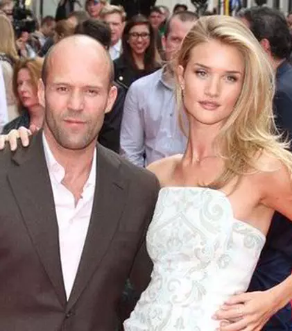 Jason Statham va fi tată. Frumoasa lui iubită e însărcinată
