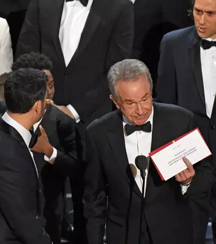 Şi totuşi cum a fost posibilă gafa uriaşă de la gala Oscar 2017?!