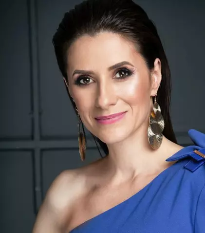 În această seară, Iuliana Tudor este amfitrionul evenimentului artistic Sibiu Summit Celebration