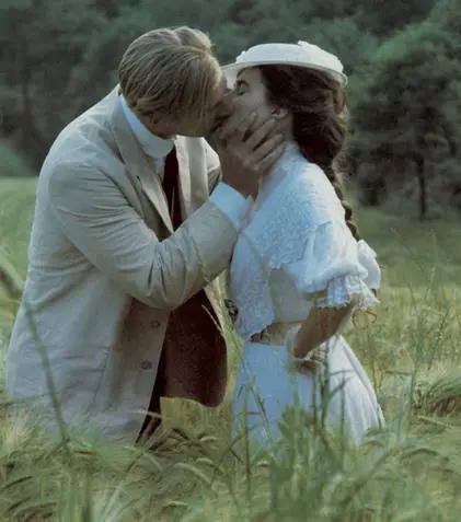 Filmul de artă la TVR 2: „Camera cu vedere”, cu Helena Bonham Carter, în seara asta la tv