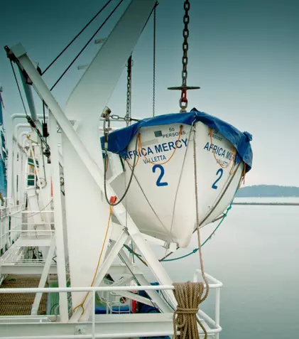 De astăzi, Nat Geo People difuzează un nou serial documentar: „Spitalul plutitor”