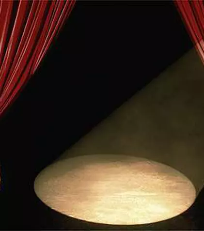 Le Château lansează Teatru la Castel. Magda Catone își face debutul în calitate de regizor cu piesa “Neveste de fotbaliști”