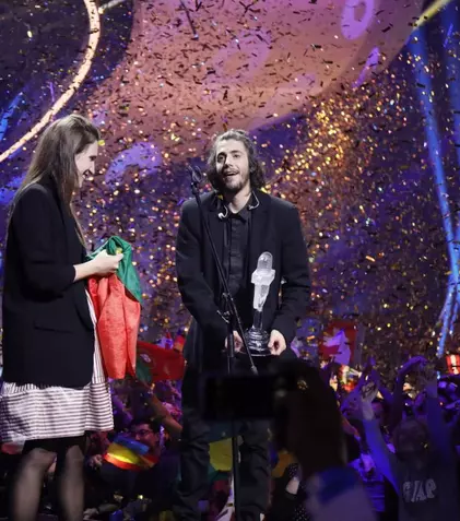 Eurovision 2017. Salvador Sobral, din Portugalia, a câștigat trofeul Eurovision cu piesa „Amar Pelos Dois”