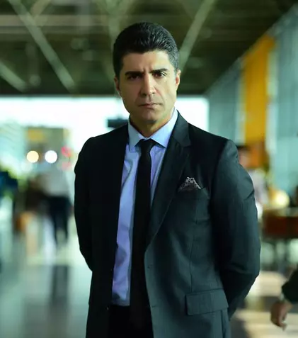 FOTO. Ozcan Deniz are o iubită nouă, o bloggăriţă de 26 de ani!