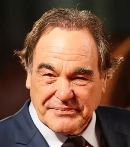 Încă un regizor face pasul spre micul ecran. Oliver Stone va face un serial despre Guantanamo Bay