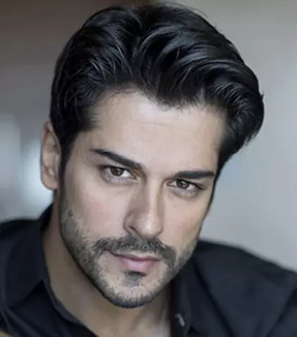 Răsturnare de situație pentru „Dragoste infinită”: Burak Özçivit vrea să continue serialul la cinema în 2018