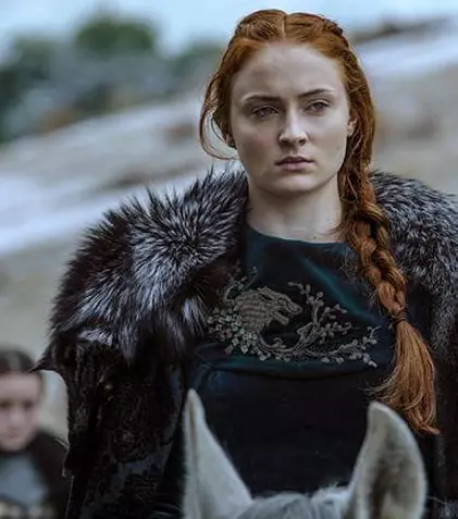 EXCLUSIV: Ne-am întâlnit cu Sophie Turner („Urzeala tronurilor”): „Pentru Sansa, cred că mi-ar plăcea o moarte mișto”