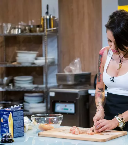 O concurentă de la „Insula iubirii” a ajuns la preselecțiile sezonului 4 „Chefi la cuțite”