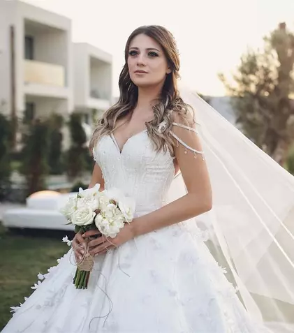 FOTO. Gizem Karaca („Dragoste infinită”) a avut o nuntă ca-n poveşti