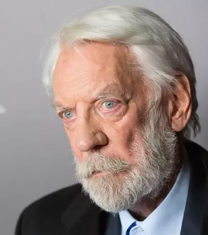 Dacă v-a plăcut „Pentru toţi banii din lume”, veți vedea și „Încredere”. Serialul cu Donald Sutherland intră în grila HBO