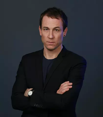 Tobias Menzies filmează alături de Julia Louis-Dreyfus comedia „Beth & Don”