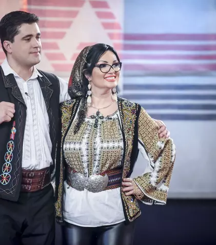 Ozana Barabancea și Gelu Voicu străbat satele Moldovei, în căutare de talente, la „Ie, Românie”