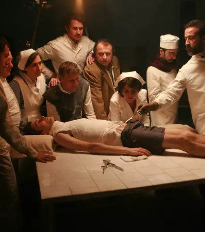 Lungmetrajul „Inimi cicatrizate”, regizat de Radu Jude, este disponibil pe DVD în ediție premium