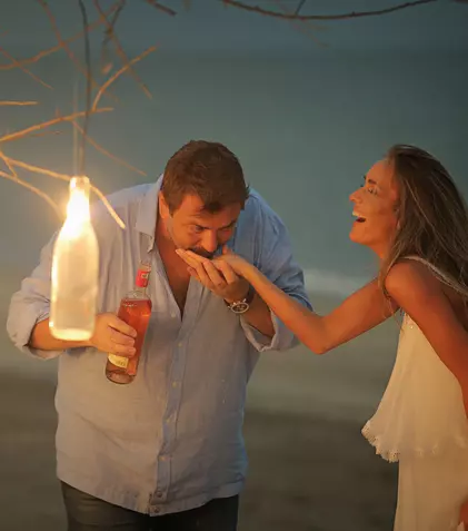 Horia Brenciu a lansat o piesă pentru cei care au „Poftă de băut” o sticlă de vin cu persoana iubită