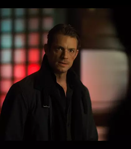 Netflix anunță cel de-al doilea sezon „Altered Carbon”, dar fără actorul Joel Kinnaman în rolul Takeshi Kovacs