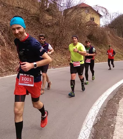 TVR 1 difuzează noi reportaje din seria „Dosar România”. Sâmbătă, 21 iulie, vom vedea „Viaţa măsurată în kilometri”