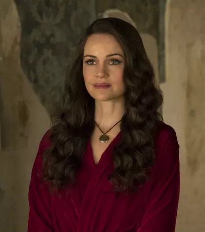 GALERIE FOTO. Netflix anunță o nouă producție, serialul „The Haunting of Hill House”, cu Carla Gugino