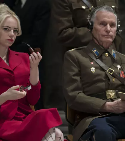 A fost lansat noul trailer al serialului „Maniac”, cu Emma Stone și Jonah Hill