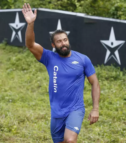 Ce a primit de la cei dragi „Uriașul" de la „Exatlon” la sosirea în țară