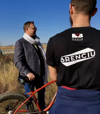 Horia Brenciu a mers 40 de kilometri pe bicicletă  pentru clipul piesei „Sunt cine vreau să fiu”