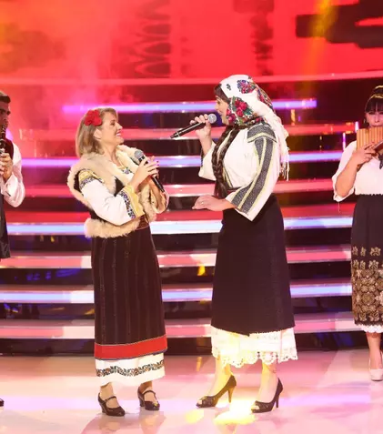 Mirela Vaida îmbracă portul popular moldovenesc și cântă cu Alin Gheorghișan, la „Te cunosc de undeva!”