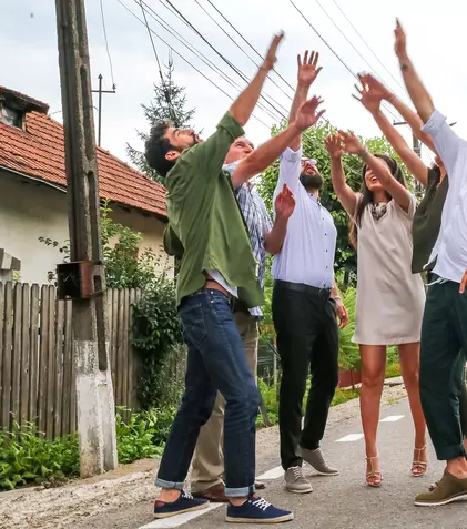 GALERIE FOTO. Echipa „Visuri la cheie” construiește o casă de la zero pentru o bunică și o nepoată