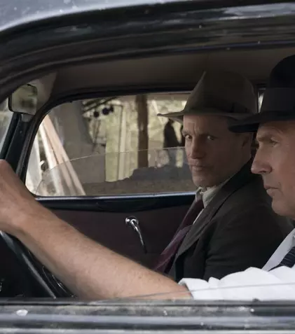Kevin Costner și Woody Harrelson fac legea în noul lungmetraj produs de Netflix „The Highwaymen”