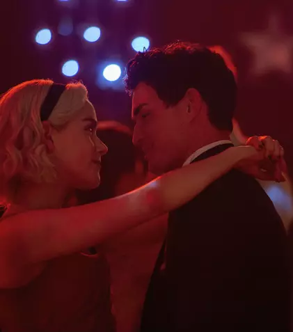 GALERIE FOTO. Au apărut primele imagini din partea a doua a serialului „Sabrina: Între lumină și întuneric”