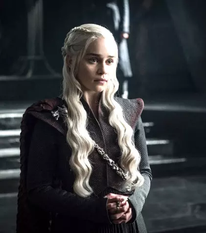 Emilia Clarke a suferit două operații pe creier în timp ce juca în „Game of Thrones”: „Le-am cerut doctorilor să mă lase să mor”