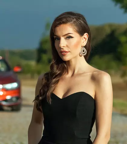 De sâmbătă, 6 aprilie, Simona Țăranu face echipă cu Bogdan Mirică și Tiberiu Troia în emisiunea „La volan”