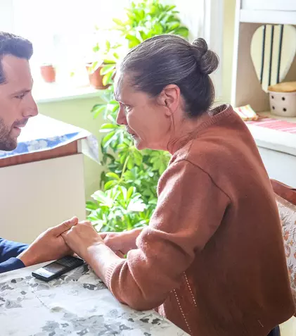 Ștefan îi face ADN-ul lui Matei, iar Vlad o alungă pe Roxana din apartamentul său!