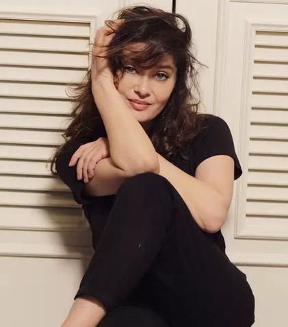 Nurgül Yeşilçay, superbă pe coperta unei reviste. Cum arată acum actriţa din „Furtună pe Bosfor”?