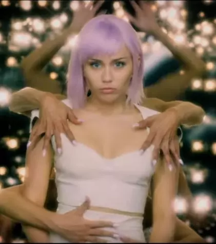 Netflix dezvăluie trailer-ul, distribuția și data de lansare pentru sezonul 5 al serialului „Black Mirror”