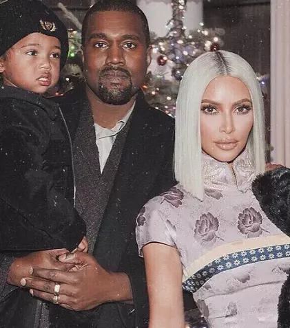 Kim Kardashian și Kanye West au devenit părinți pentru a patra oară, prin intermediul unei mame surogat