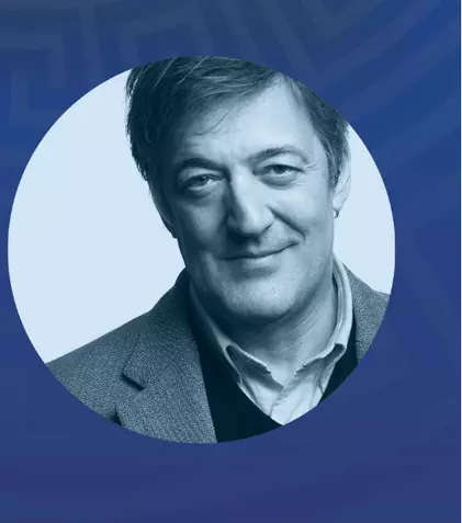 Stephen Fry, celebrul actor britanic, este autorul celor mai amuzante legende grecești în cartea „Mythos”