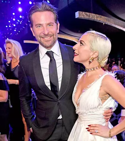 Bradley Cooper și Lady Gaga au o „conexiune incredibilă și copleșitoare”